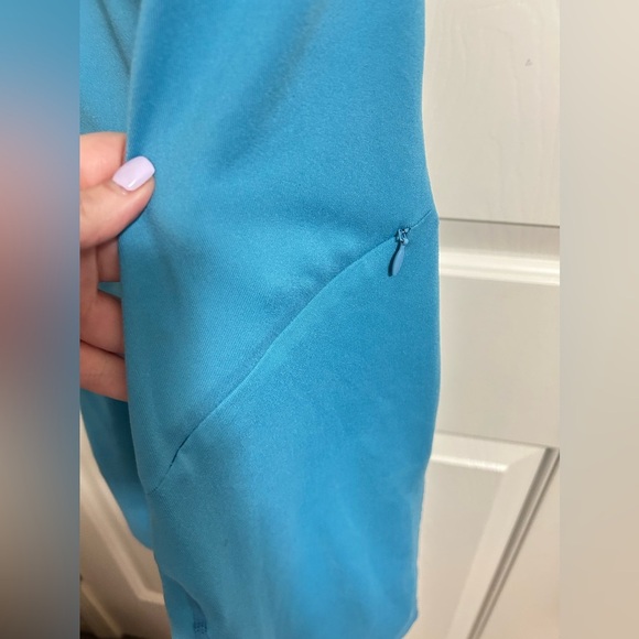 Title Nine V-Neck Strappy Built in Bra Athletic Dress Aruba Blue Size Medium - Picture 3 of 6